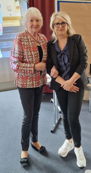 Doris Suckert + Dozentin Pia di Lauro Doris Suckert + Dozentin Pia di Lauro